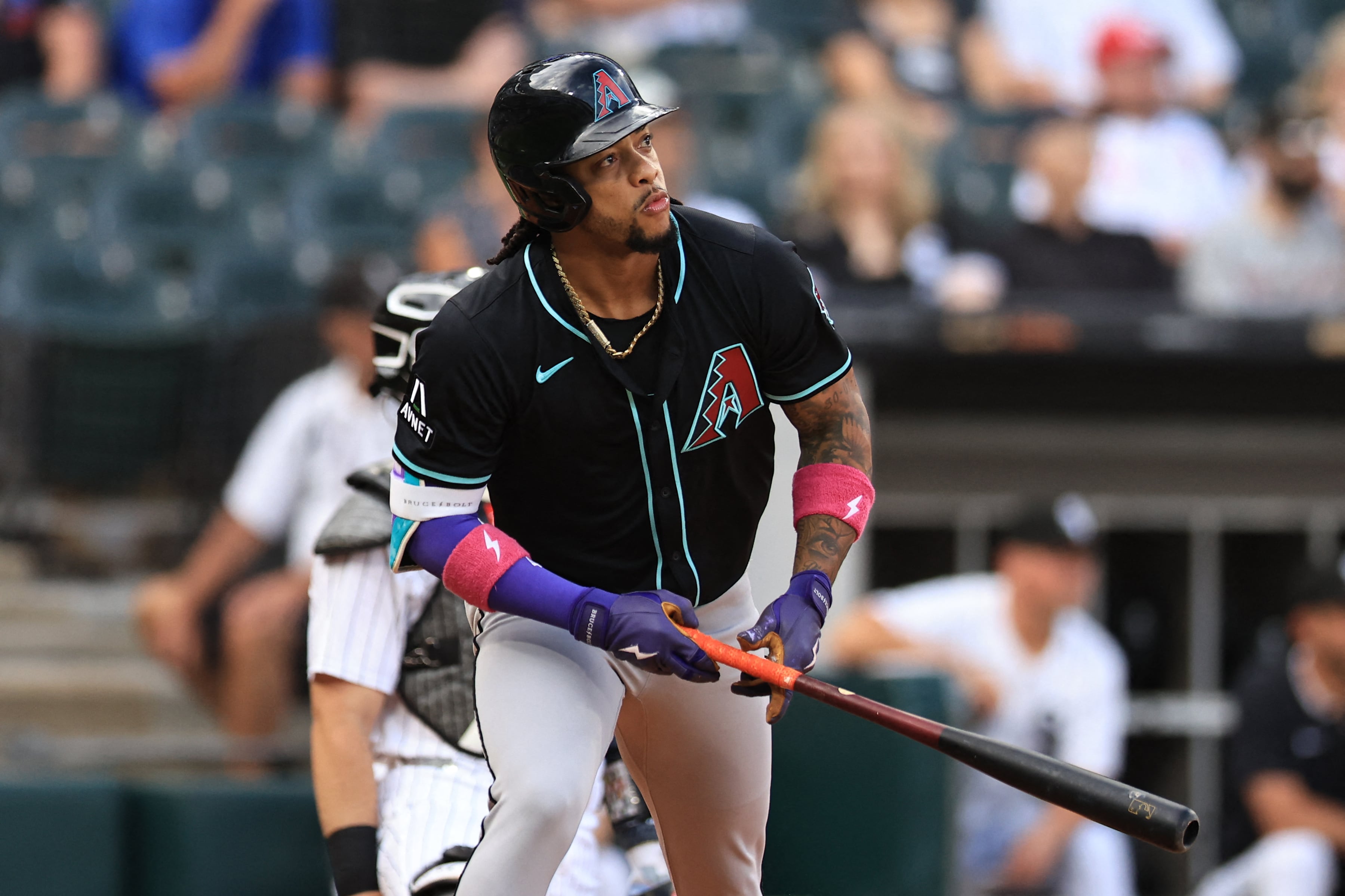 Ketel Marte, jugador de los Arizona Diamondbacks, en un turno al bate en la serie contra los Medias Blancas de Chicago donde sufrió ofensas contra su mamá.