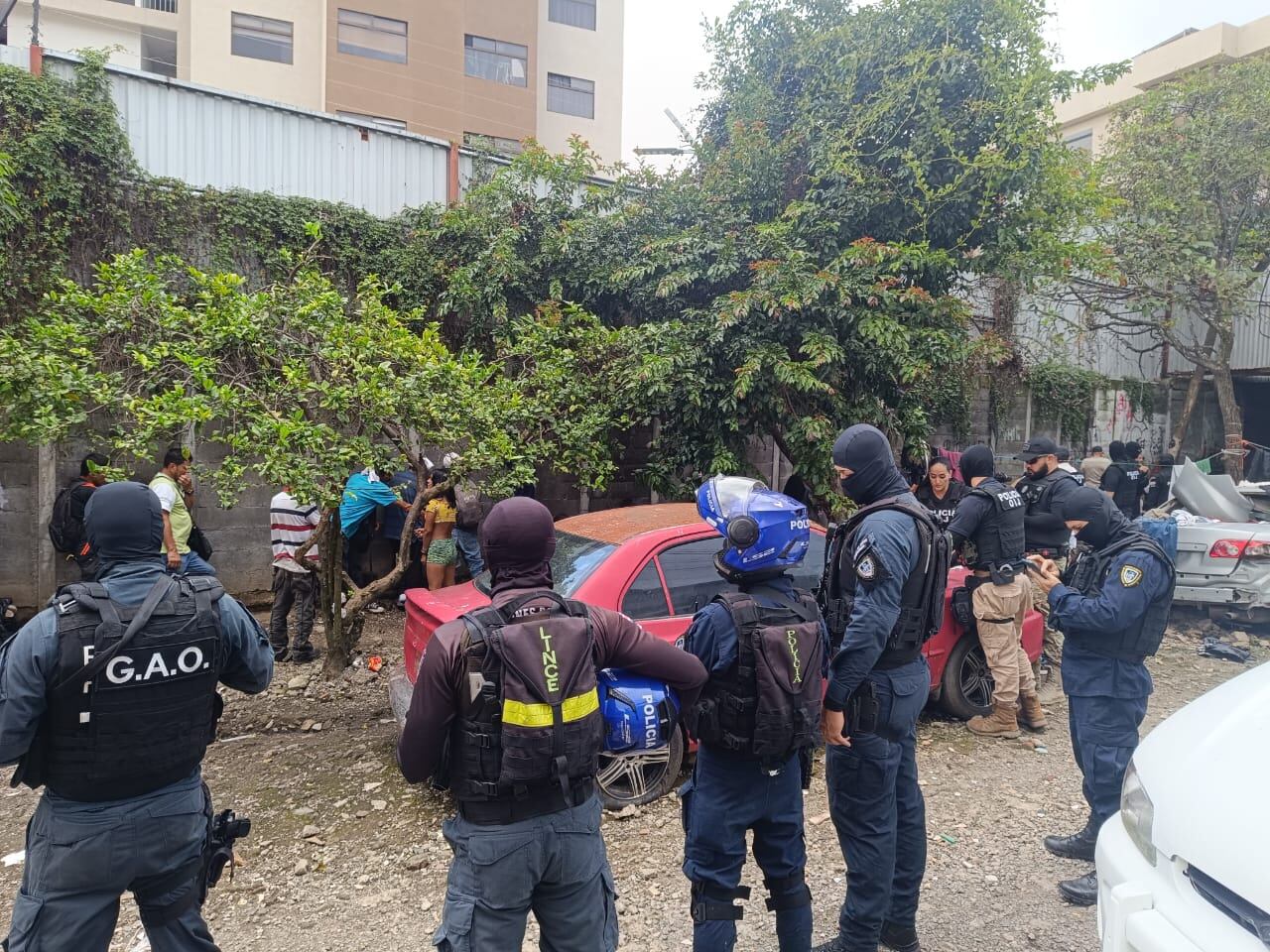 Las autoridades realizaron 24 allanamientos con el objetivo de detener a 52 personas.