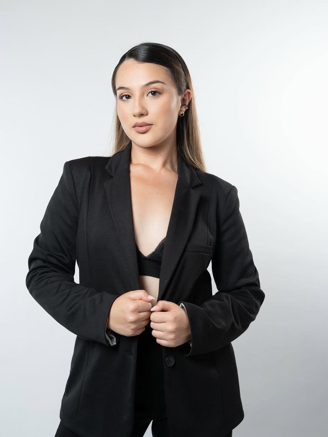 Mariela Jiménez, la única periodista mujer de Deportes Repretel, se robó todas las miradas este martes con unas fotos que publicó en Instagram donde deja ver su gran belleza.