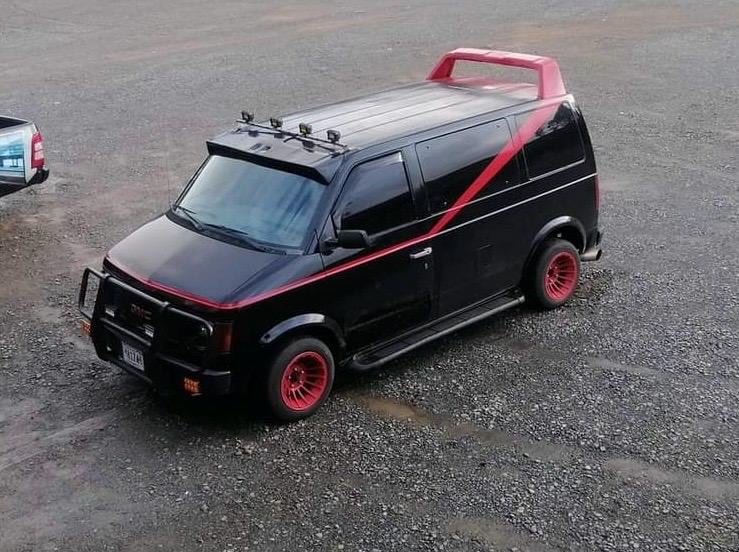 Wálter Bonilla tiene un clon de la camioneta de los Magníficos