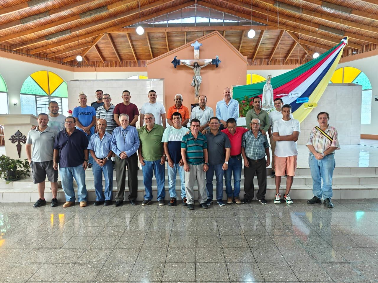 En el país existe un ejército de 1.200 hombres que rezan por todos nosotros en las madrugadas y en las 7 provincias.