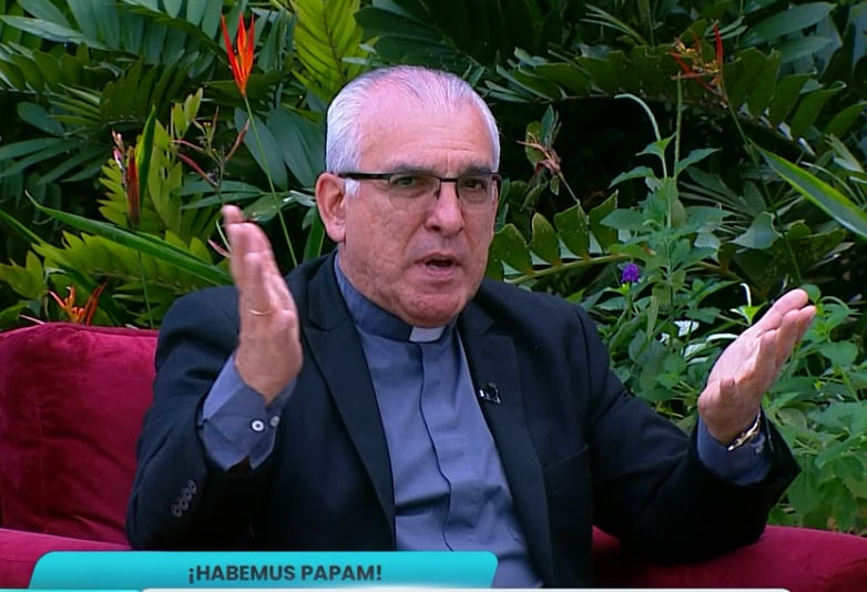 Programa Buen día con el sacerdote Mario Segura de invitado hablando del papa León XIV