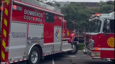 Conductor perdió el control y choca contra un poste en Circunvalación