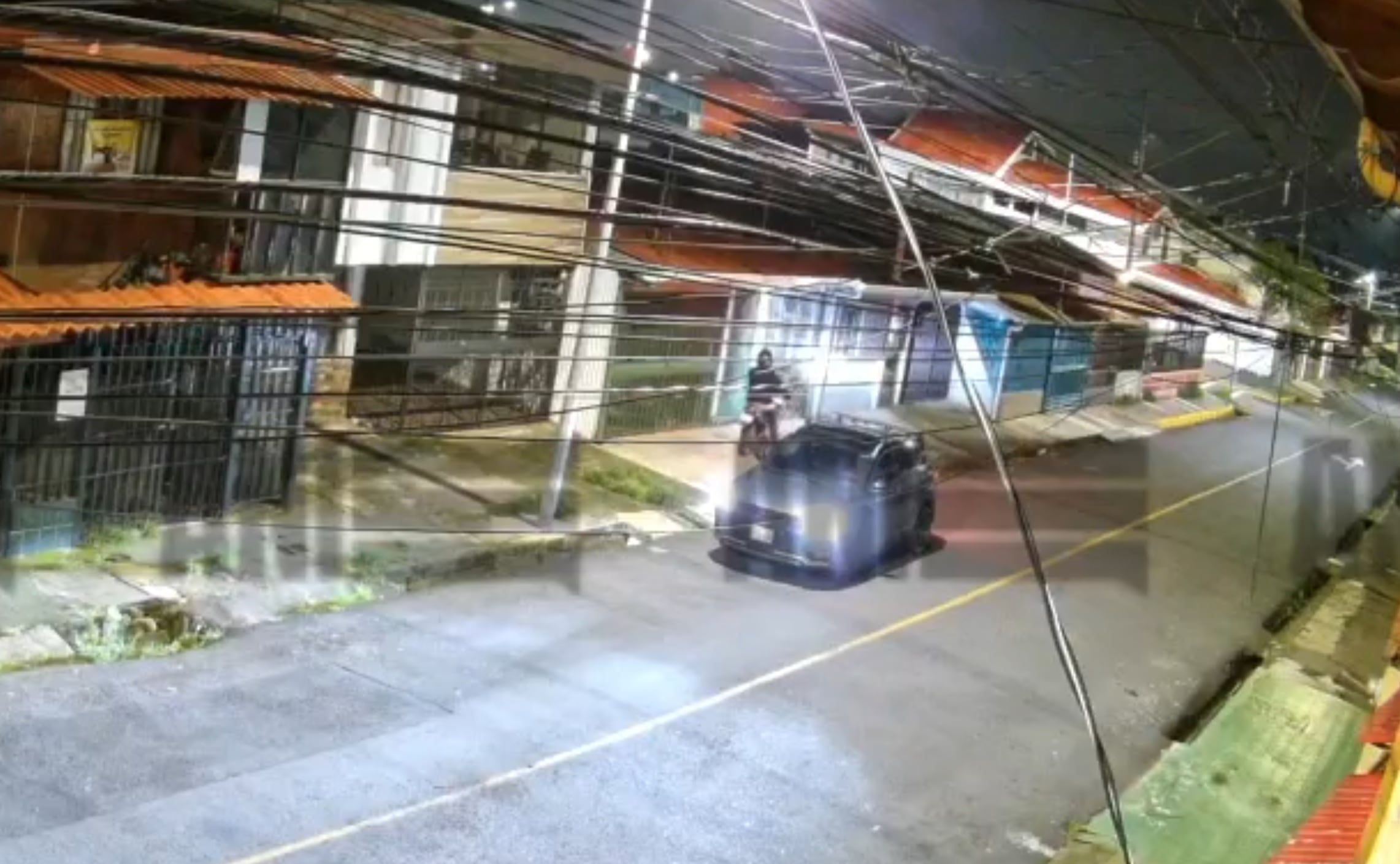 Según lo que muestra el video los hechos ocurrieron fuera de esta casa. Foto ANI.