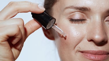 La CCSS advierte algo sobre el “skincare” que lo hará pensar dos veces antes de ponerse cremas en la cara