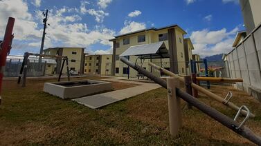 Diputado afirma que gobierno de Chaves ha entregado 11 mil viviendas menos que administración Alvarado