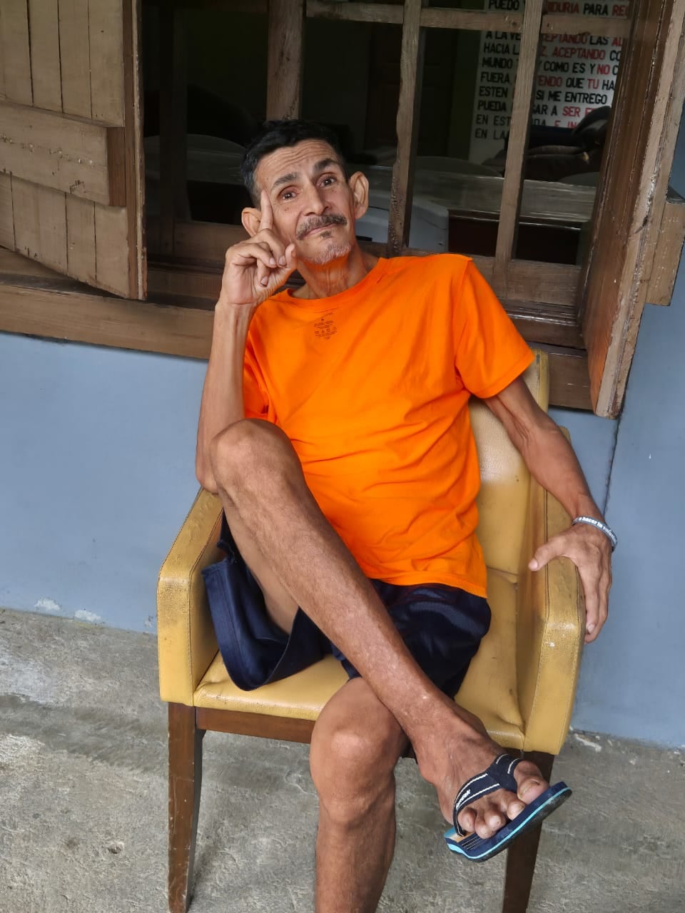 Minor Chacón Villalobos desapareció 24 tras la muerte de su hermano Alberto en un accidente de tránsito en el 2002. La familia buscó a Minor durante casi un cuarto de siglo hasta que en enero del 2026 apareció en la indigencia. La Asociación de Desarrollo Integral de La Fortuna (ADIFORT) intervino en su caso y lo recupera en el Centro de Refugio Emmanuel.