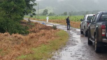 Cadáver en estado de descomposición es hallado en río