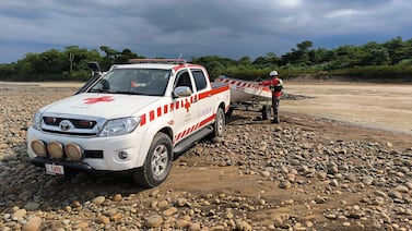 Buscan a hombre arrastrado por corriente en río Chirripó
