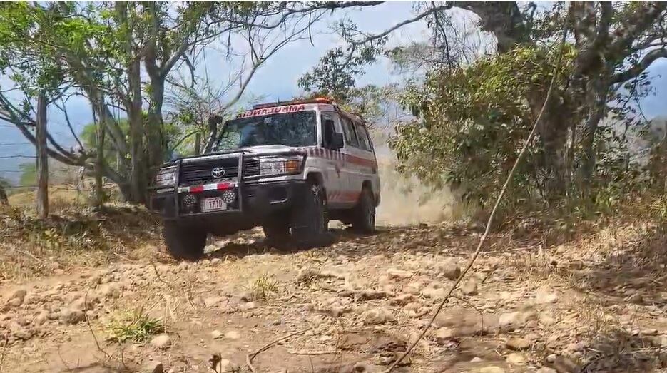 El accidente ocurrió en San Pedro de Turrubares. Foto Cruz Roja.
