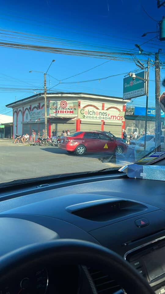 Aficionados del PFC haciendo fila para comprar entradas del juego contra Cartaginés. Facebook Puntarenas Positivo.
