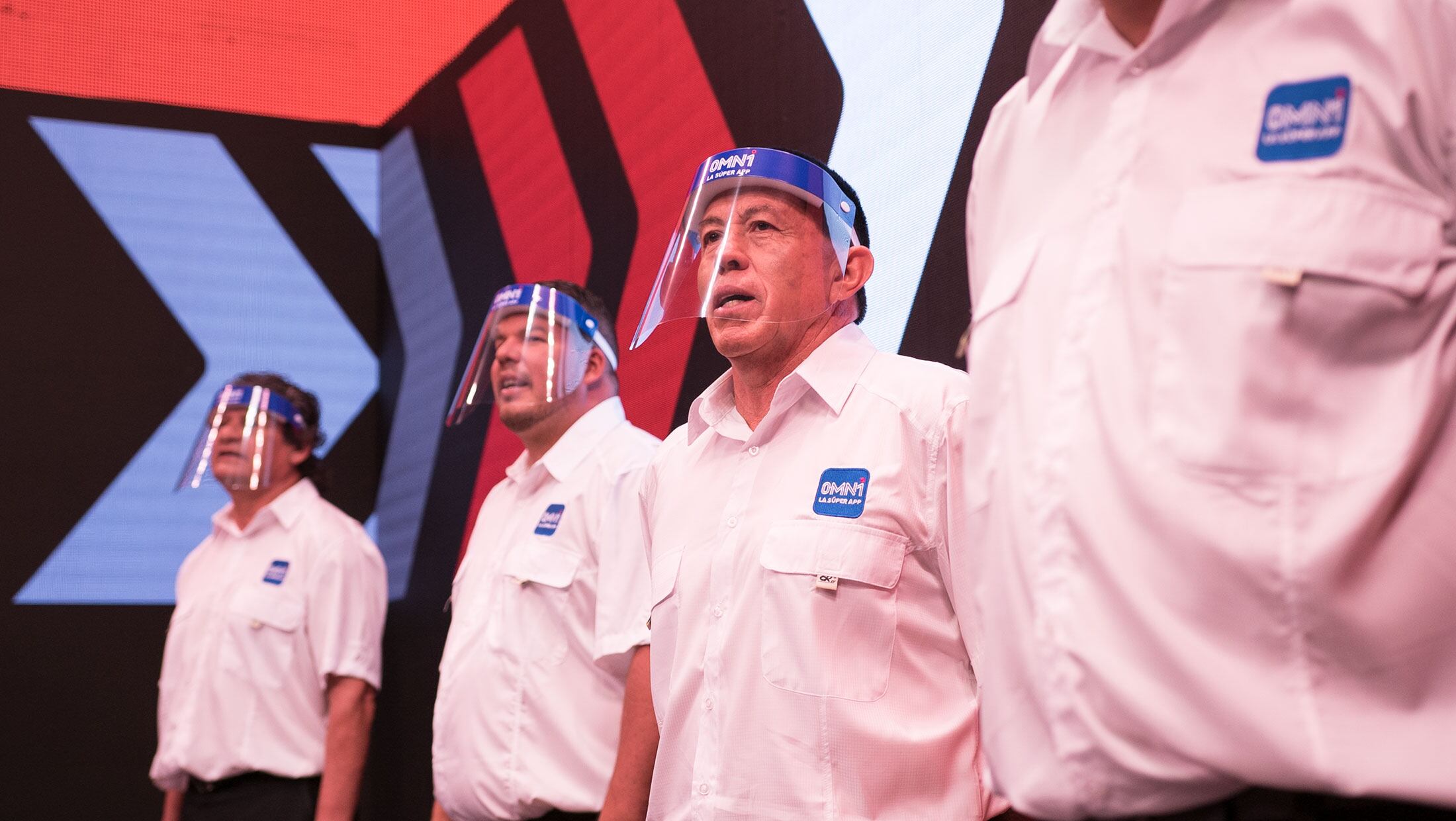 Exjugadores del mundial Italia 1990 grabaron un video para apoyar a Omni-Taxi