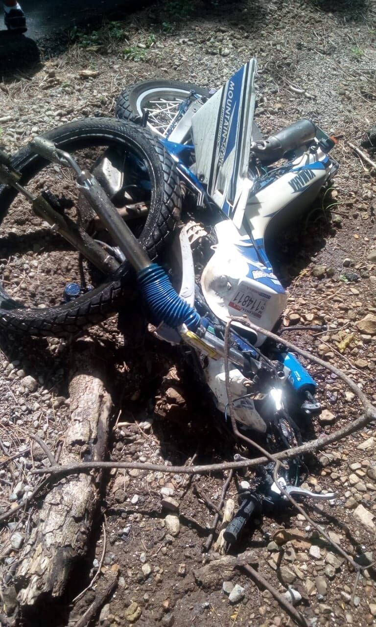 Choque entre carro y moto deja un fallecido un Tambor de Cóbano, Puntarenas. Foto cortesía.