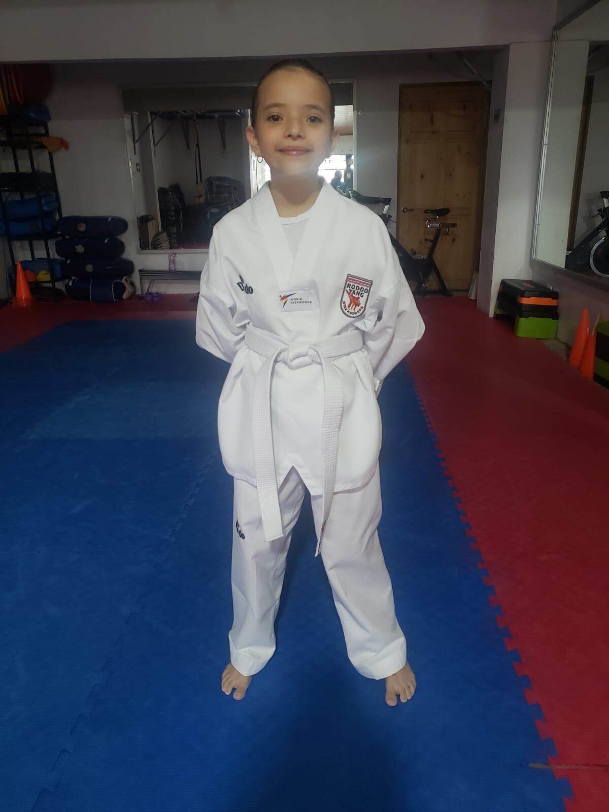 Leylani Jazmín Zeledón Huertas es de Birrisito de Paraíso en Cartago, tiene 11 años y desde los 7 aprendió a mezclar música por eso es DJ Jaz “La Princesa del Dancehall”.