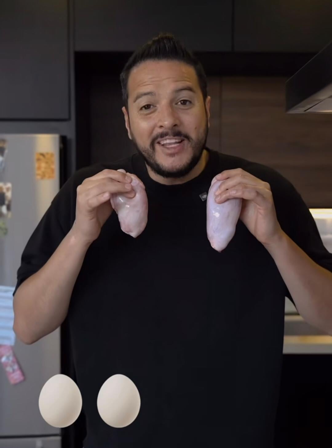 Max Barberena enseña paso a paso cómo preparar “huevos de toro” al estilo tico