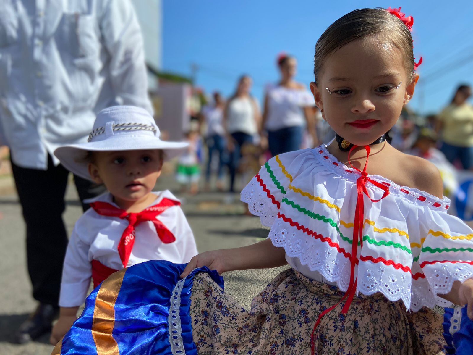 Guanacastequidad:18 años con los brazos abiertos al mundo, pero con los pies en nuestras raíces”. Este es el lema con el cual las Direcciones Regionales de Educación de Santa Cruz, Liberia, Cañas y Nicoya celebraron el Festival de la Guanacastequidad 2023