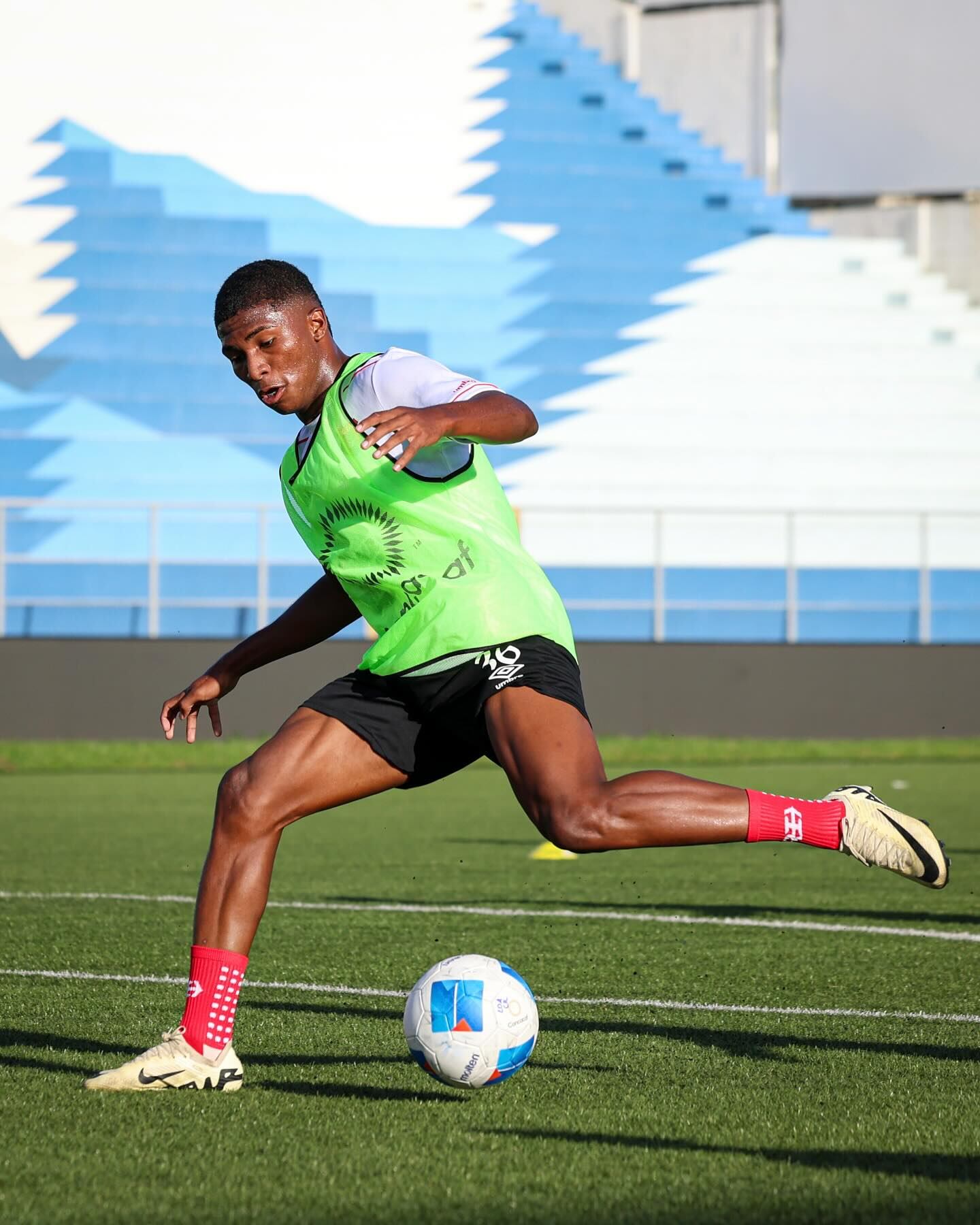 Wálter Ramírez empieza a vivir la experiencia desde adentro de ser parte del primer equipo de Liga Deportiva Alajuelense.