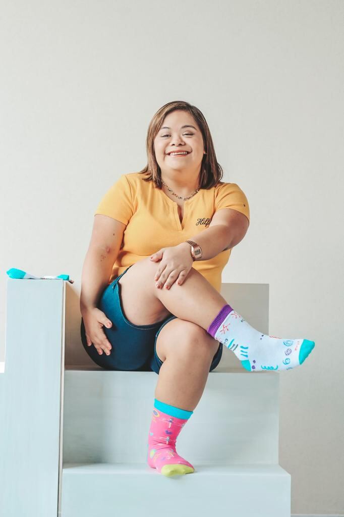 Margot Hidalgo y José Segura, son unos empunchados trabajadores y también salieron bien buenos para el diseño ya que son dos de las personas con Síndrome de Down que diseñaron medias para la campaña “Las llevamos diferentes porque somos iguales” organizada por la Fundación Yo puedo ¿y vos?