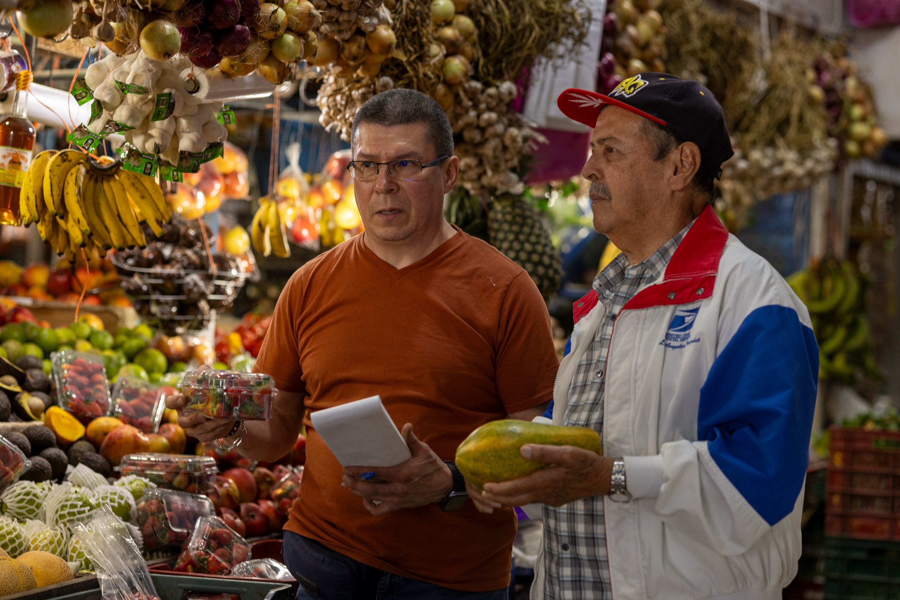 18/02/2025, Cartago, recorrido alrededor del mercado central, para encontrar trabajadores para la sección Héroe Anónimo.