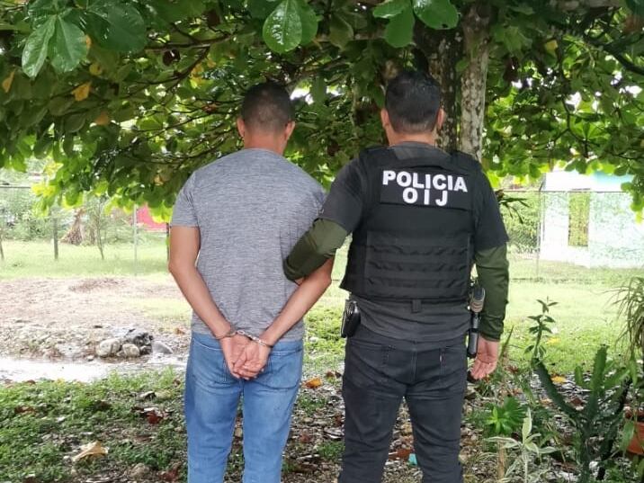 Detenido por robo de carros.