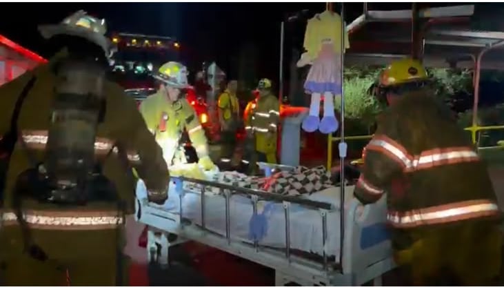 Bomberos rescató a 10 adultos mayores en el incendio de un asilo en Alajuela
