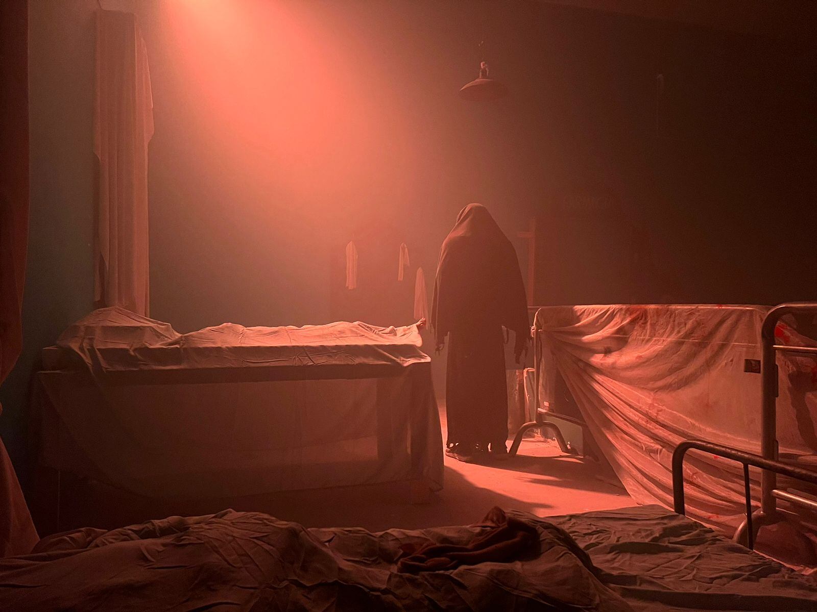 El aspecto artístico de El Callejón del Terror, uno de los recorridos para asustarse en Halloween, está bajo la dirección de Will Salazar.