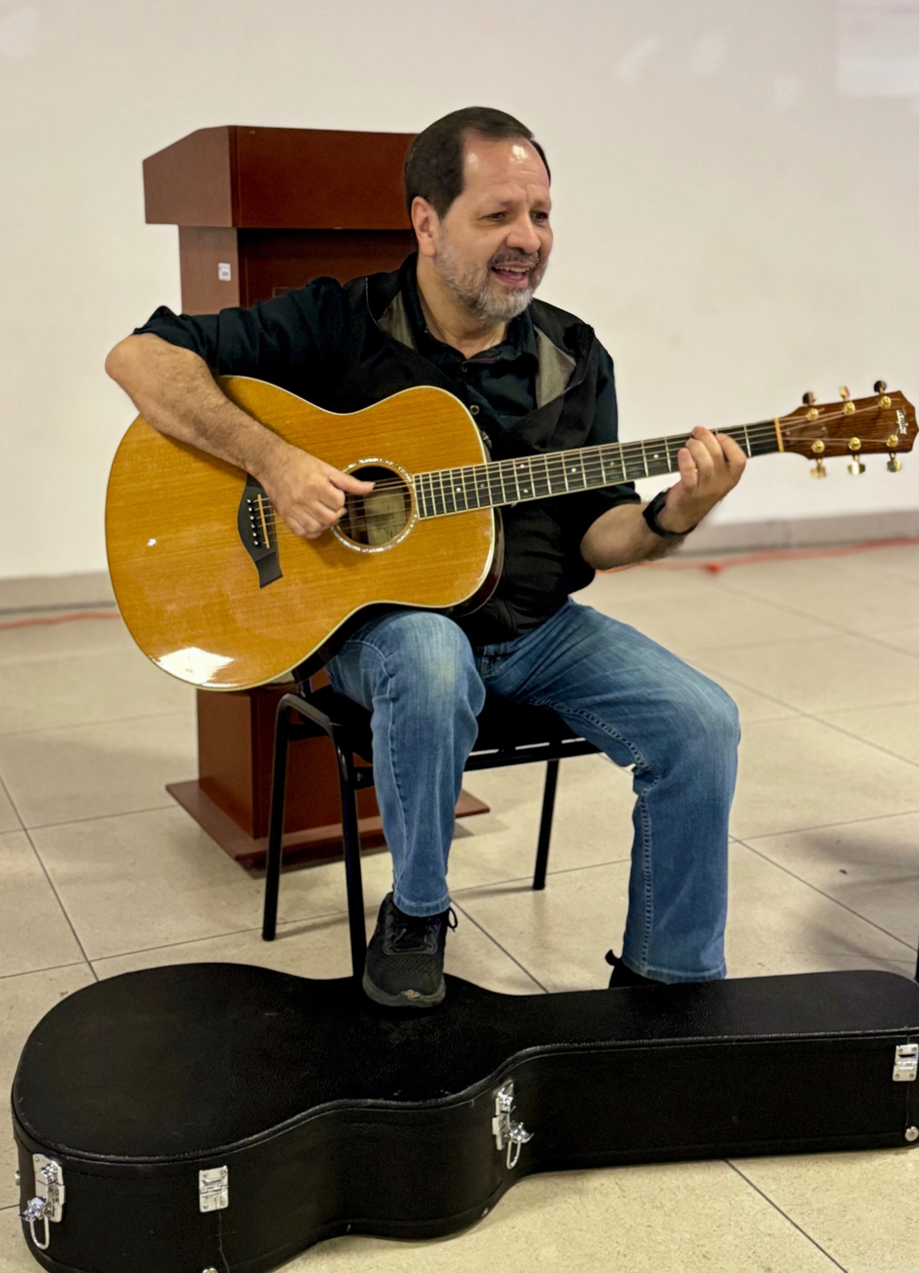 Músico católico Martín Valverde recordó su primer encuentro con Dios