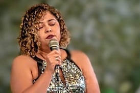 Niña que vivió en precario y evitaba hablar porque se burlaban de ella, ahora es máster en Psicología