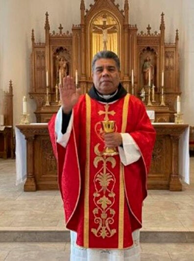Un presunto integrante de la MS-13 fue detenido en Sonsonate Oeste mientras utilizaba vestimenta asociada con un sacerdote.