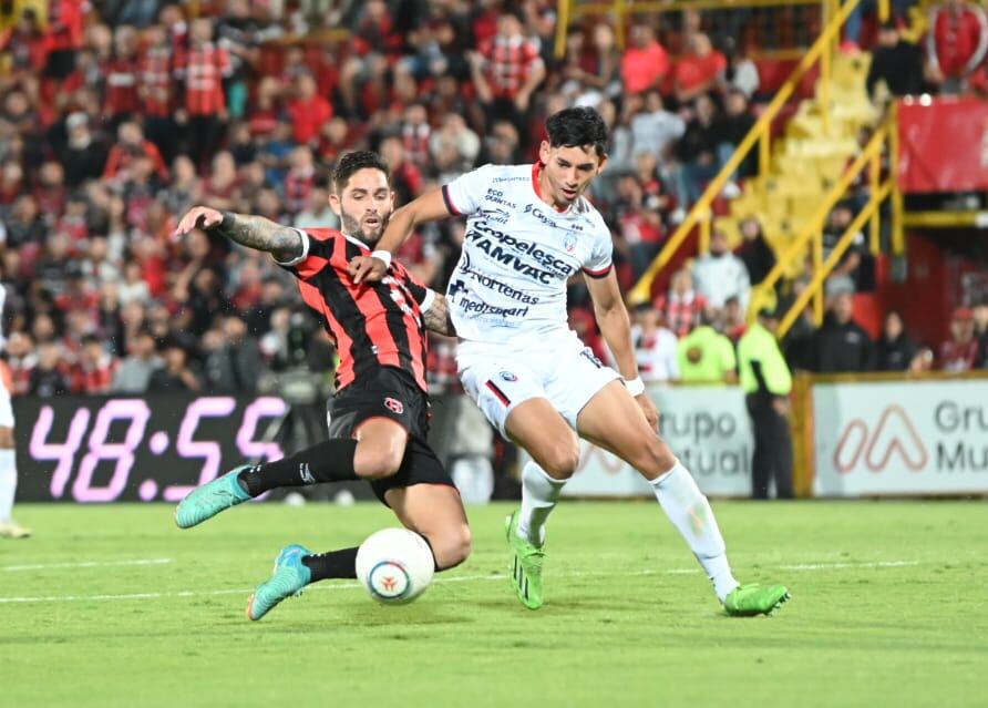 Alajuelense - San Carlos, estadio Alejandro Morera