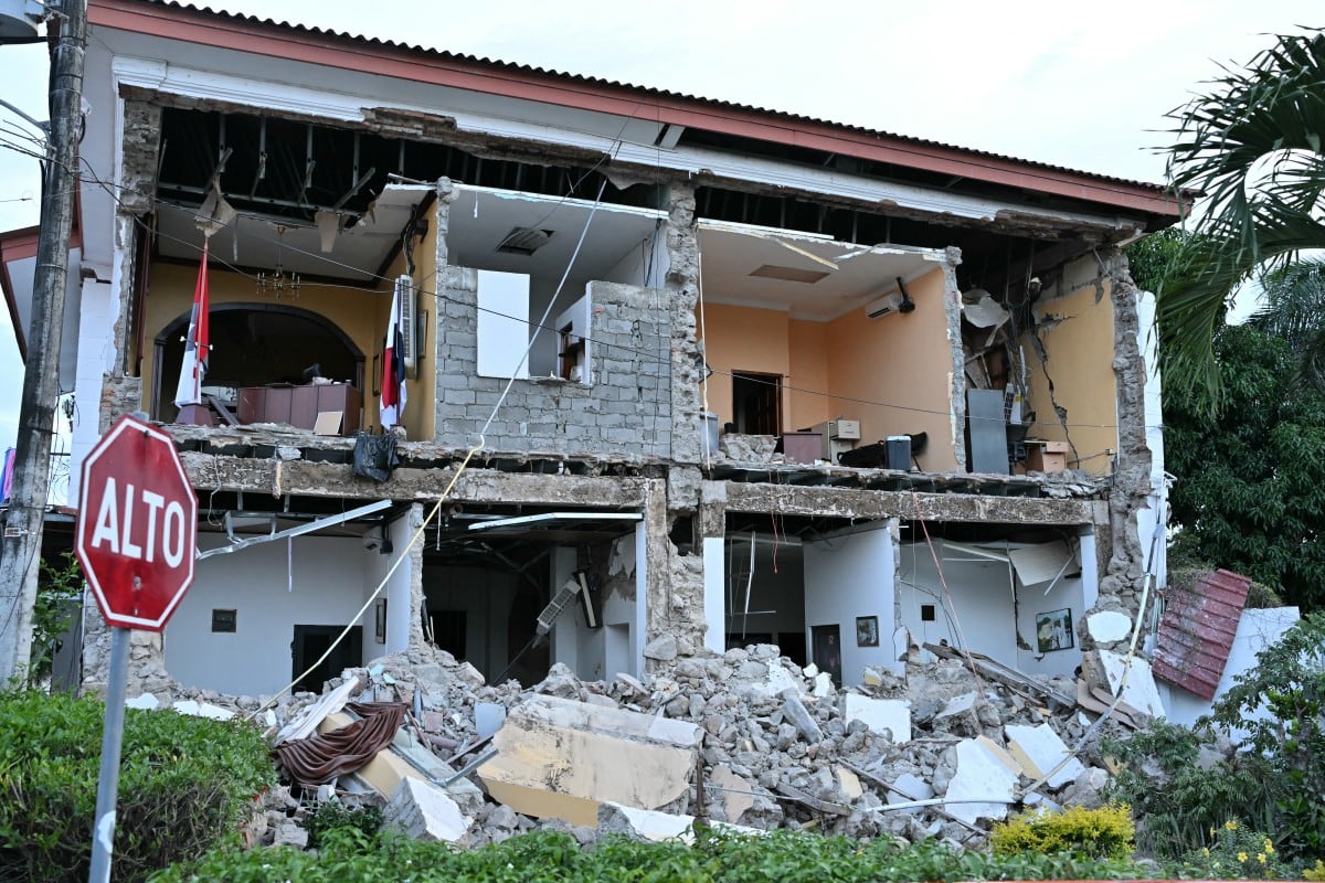 Esta imagen muestra el edificio derrumbado de la Gobernación de Penonomé tras un terremoto de magnitud 7,6 en Panamá, el 9 de octubre de 2026.