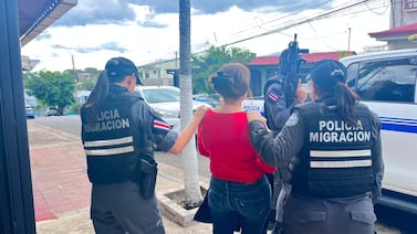 Detención de funcionaria de Migración que habría permitido ingreso de supuesto terrorista podría ocultar algo mucho más oscuro