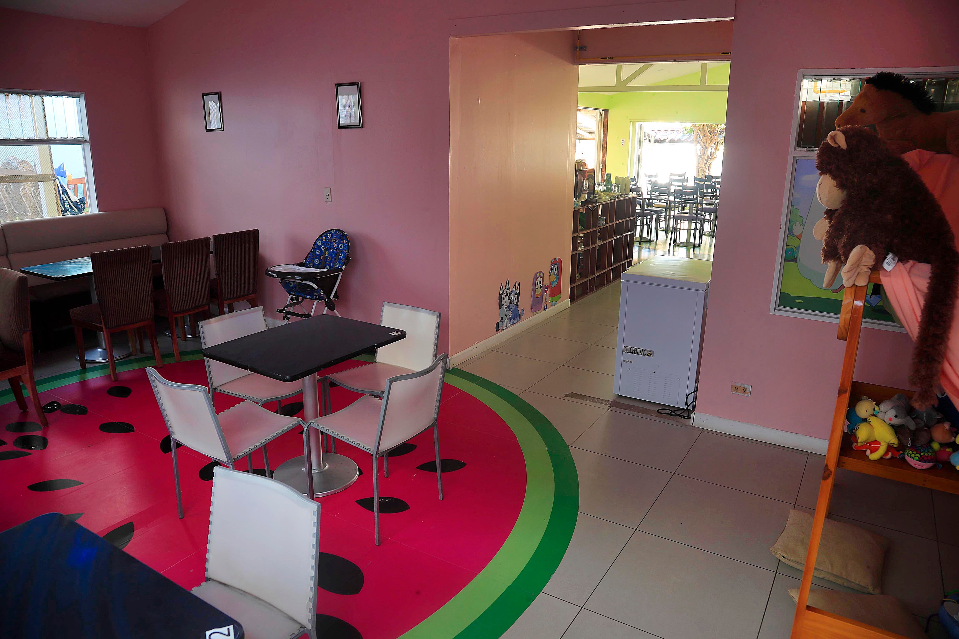 05/02/2024     San Pedro De Montes de Oca. Heeler House Café, el espacio perfecto para disfrutar de una deliciosa comida mientras los pequeños juegan y se divierten. Aquí se puede disfrutar desde croissants arreglados hasta crepas, saladas y dulces o libres de gluten, además de las deliciosas bebidas calientes como capuchinos con sabor, o frías como los frappuccinos Winnie.