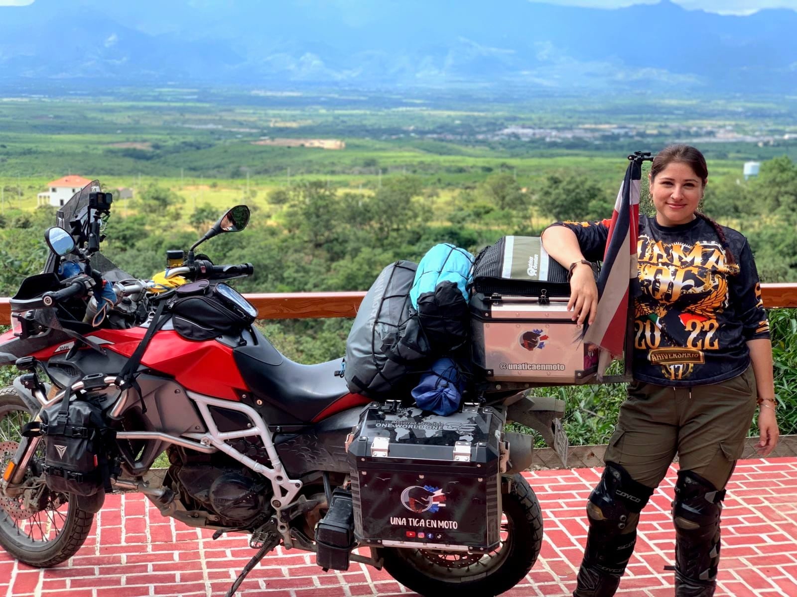 Una tica en moto viajó hasta México, pasando por Belice y nos cuenta lo que no es bonito de este tipo aventuras. La aventurera se llama Georgia Vargas Rodríguez, es contadora de profesión, vive, cuando está en Costa Rica, en San Ramón de Alajuela, en el barrio San Juan.