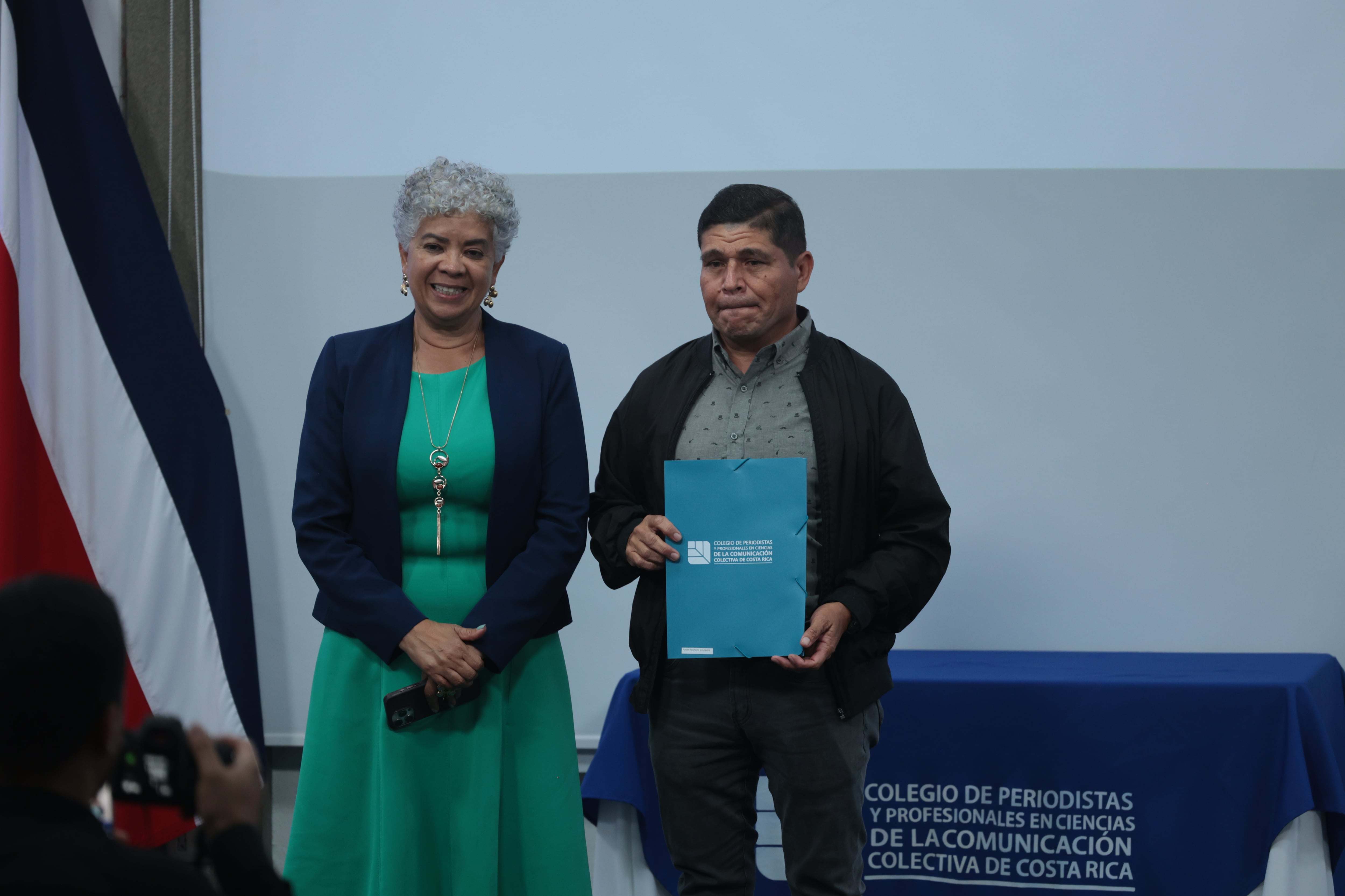 21/09/2026, San José, COLPER, entrega de los premios a la comunicación por parte del COLPER, John Durán ganador del Premio Mario Roa y Rafael Pacheco ganó una mención honorífica.