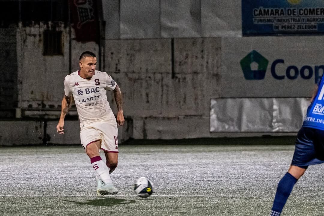 David Guzmán apareció en sus redes para agradecer el apoyo de sus seguidores, luego de lesionarse el sábado anterior. Instagram David Guzmán.