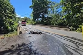 Trágico choque de motos deja tres muertos y una escena de terror en la Costanera Sur