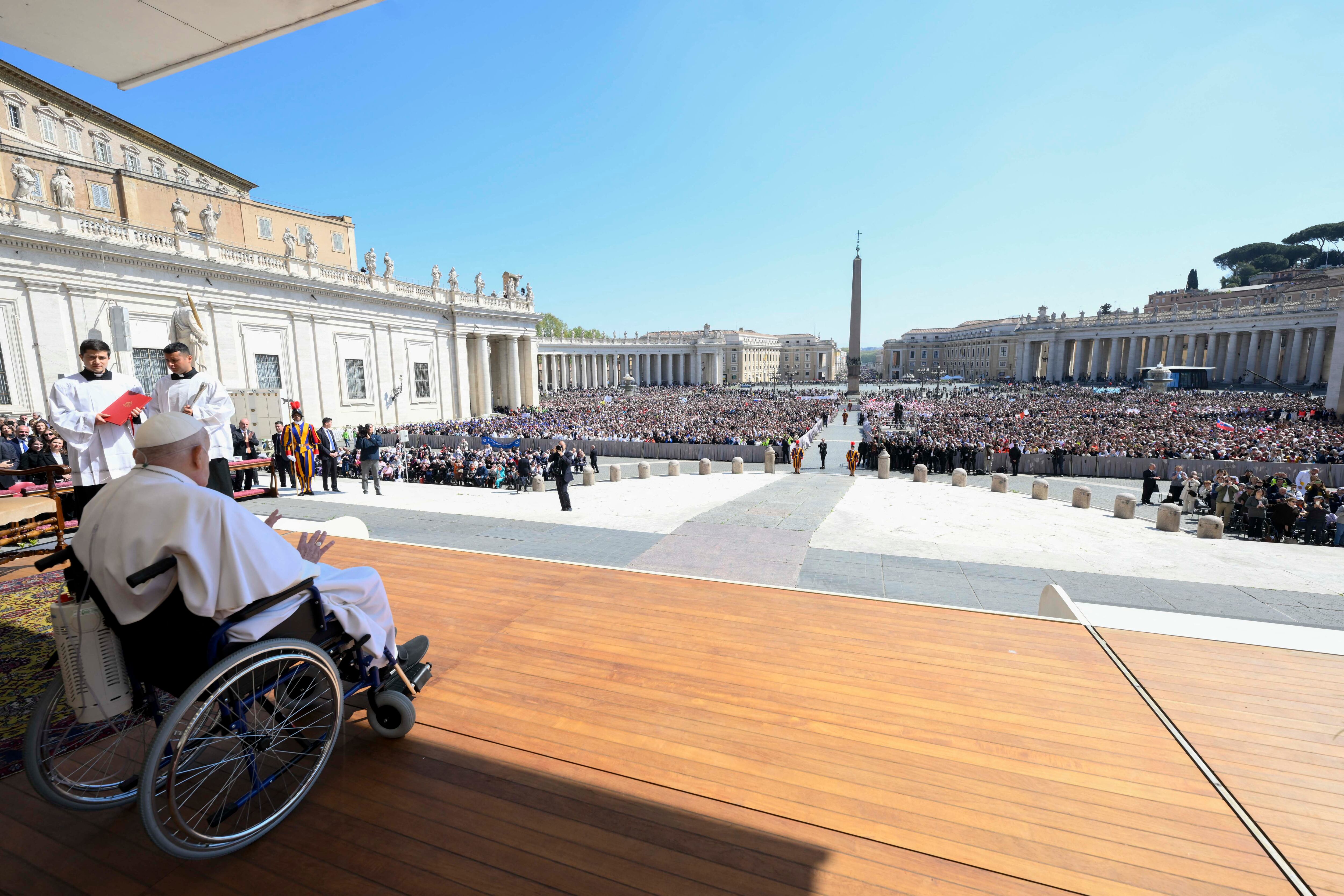 This photo taken and handout on April 4, 2025 by The Vatican Media shows Pope Francis during a surprise appearance at the end of a mass for the sick and healthcare workers as part of the Jubilee Year in The Vatican. Pope Francis, who is recovering after a serious case of pneumonia, made a surprise appearance Sunday as he mingled with crowds at the Vatican just two weeks after leaving hospital. "A good Sunday to all. Thank you very much", the 88-year old Pope said as he was wheeled through Saint Peter's Square in his wheelchair after a mass dedicated to the sick. (Photo by Handout / VATICAN MEDIA / AFP) / RESTRICTED TO EDITORIAL USE - MANDATORY CREDIT "AFP PHOTO / VATICAN MEDIA" - NO MARKETING - NO ADVERTISING CAMPAIGNS - DISTRIBUTED AS A SERVICE TO CLIENTS