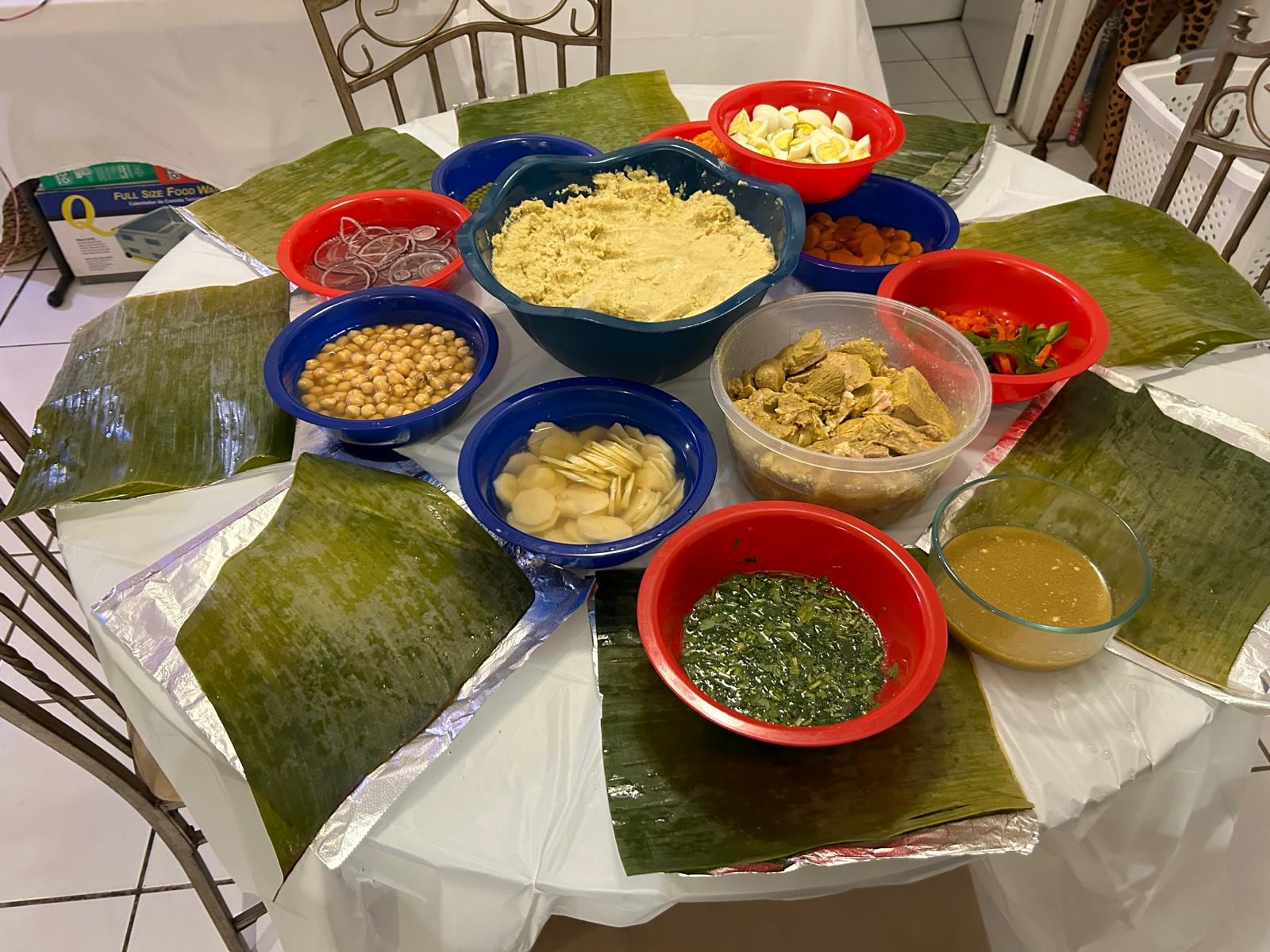 Kenneth Flores Sosa es un tico que vive en Miami y desde el fin de semana pasado arrancó ya con el operativo tamales 2024. El tico vive en Miami y desde hace 5 años comenzó con su proyecto de “Tamales con propósito”