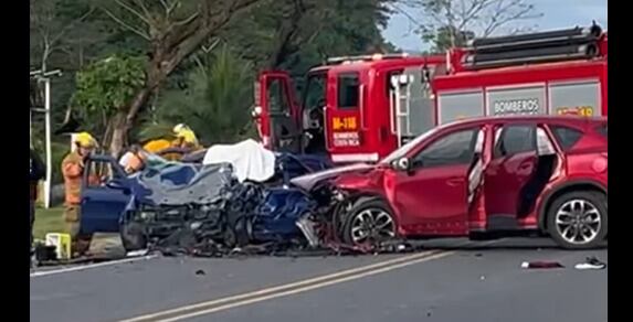 Un fallecido y tres heridos dejó un accidente de tránsito en Corredores