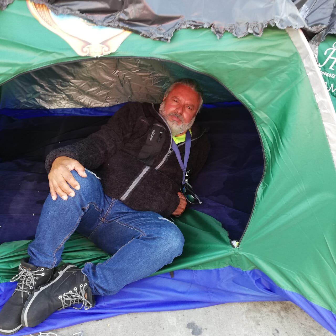 Unos 50 vendedores de lotería pasaron la noche del 30 de setiembre al 1 de octubre en tiendas de campaña frente al edificio de la Junta de Protección Social, en San José, protestando por lo que consideran injusticias