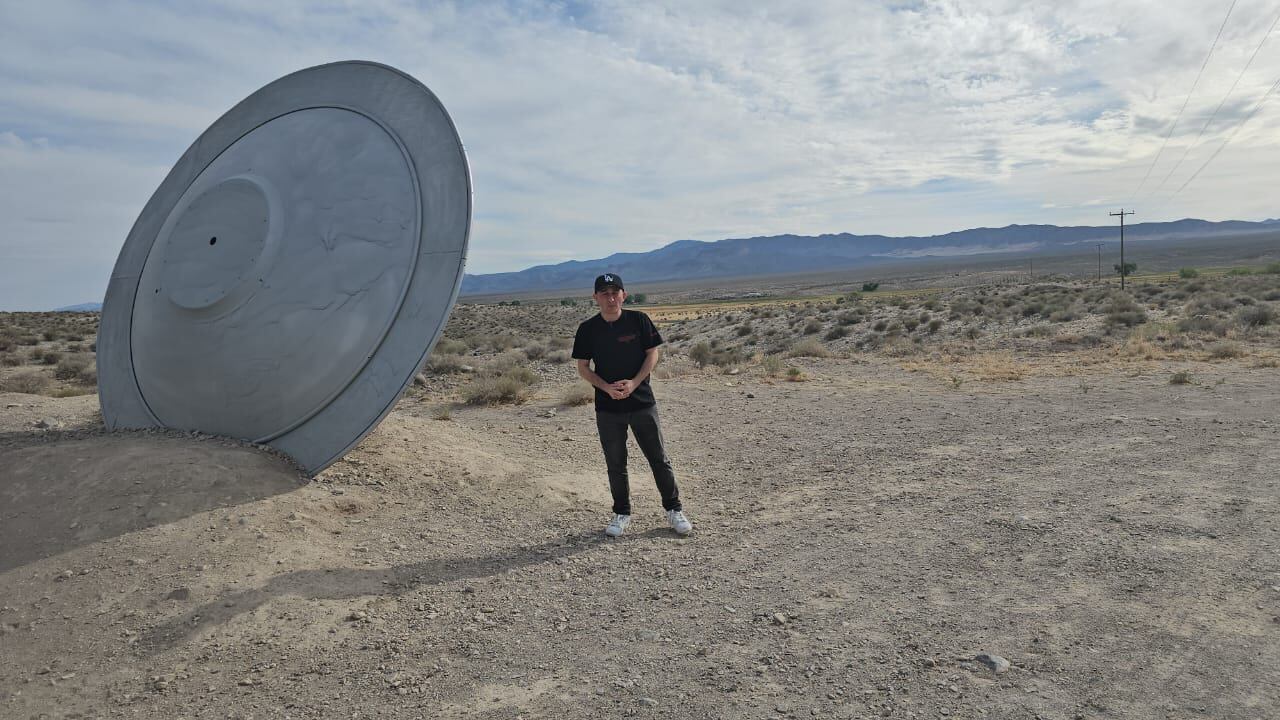 Marco González y Óscar Quirós del equipo de Investigación Paranormal CR y del grupo Clan Revoluciona2 se lanzaron de lleno a esta misión entre el 12 y 13 del pasado abril y visitaron el Área 51 en Nevada, Estados Unidos