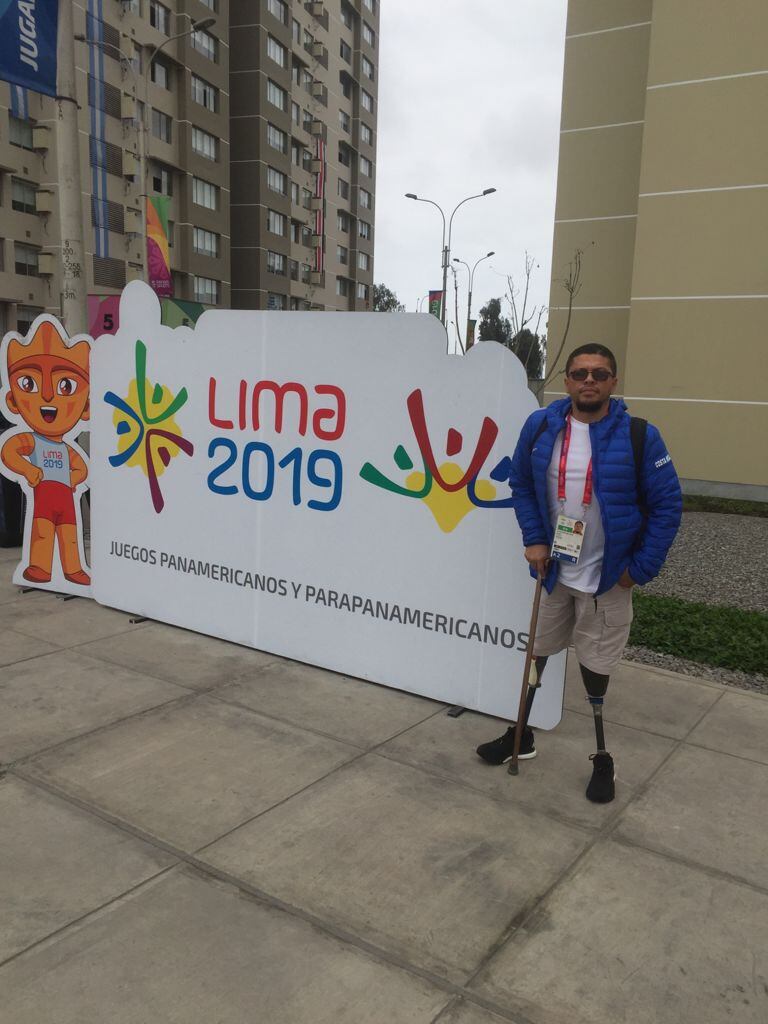 Alexander Fernández Vargas, sufrió un accidente de tránsito el 10 de diciembre del 2011 en Dominicalito por el que perdió sus dos piernas. Actualmente camina con prótesis, maneja carro y hasta es seleccionado nacional de voleibol sentado