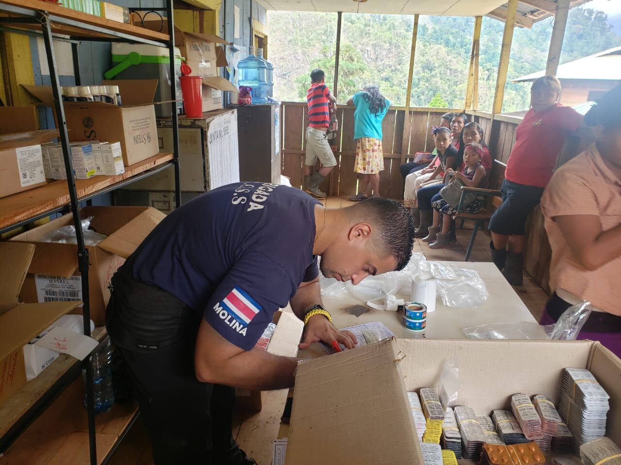 Un total de 726 personas indígenas de Alto Telire en Talamanca recibieron atención médica por parte de un equipo de respuesta de emergencias (EMT) de la Caja.