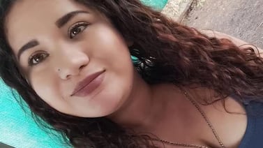 Sobrevivió al accidente que mató a su pareja, pero tendrá que despedirla por videollamada