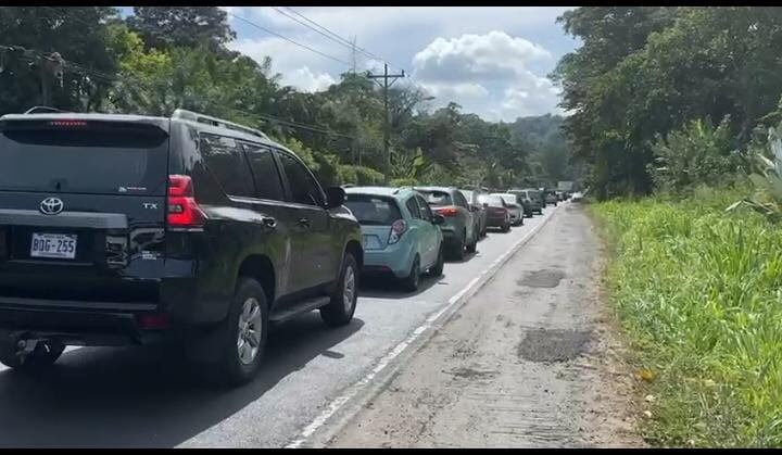 Fiebre por ver eclipse colapso carreteras con largas presas