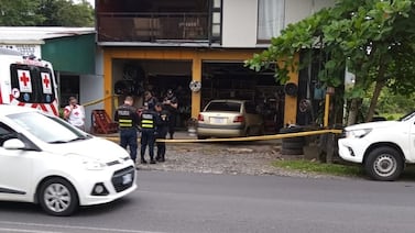 Asesinan a balazos a un hombre dentro de un taller