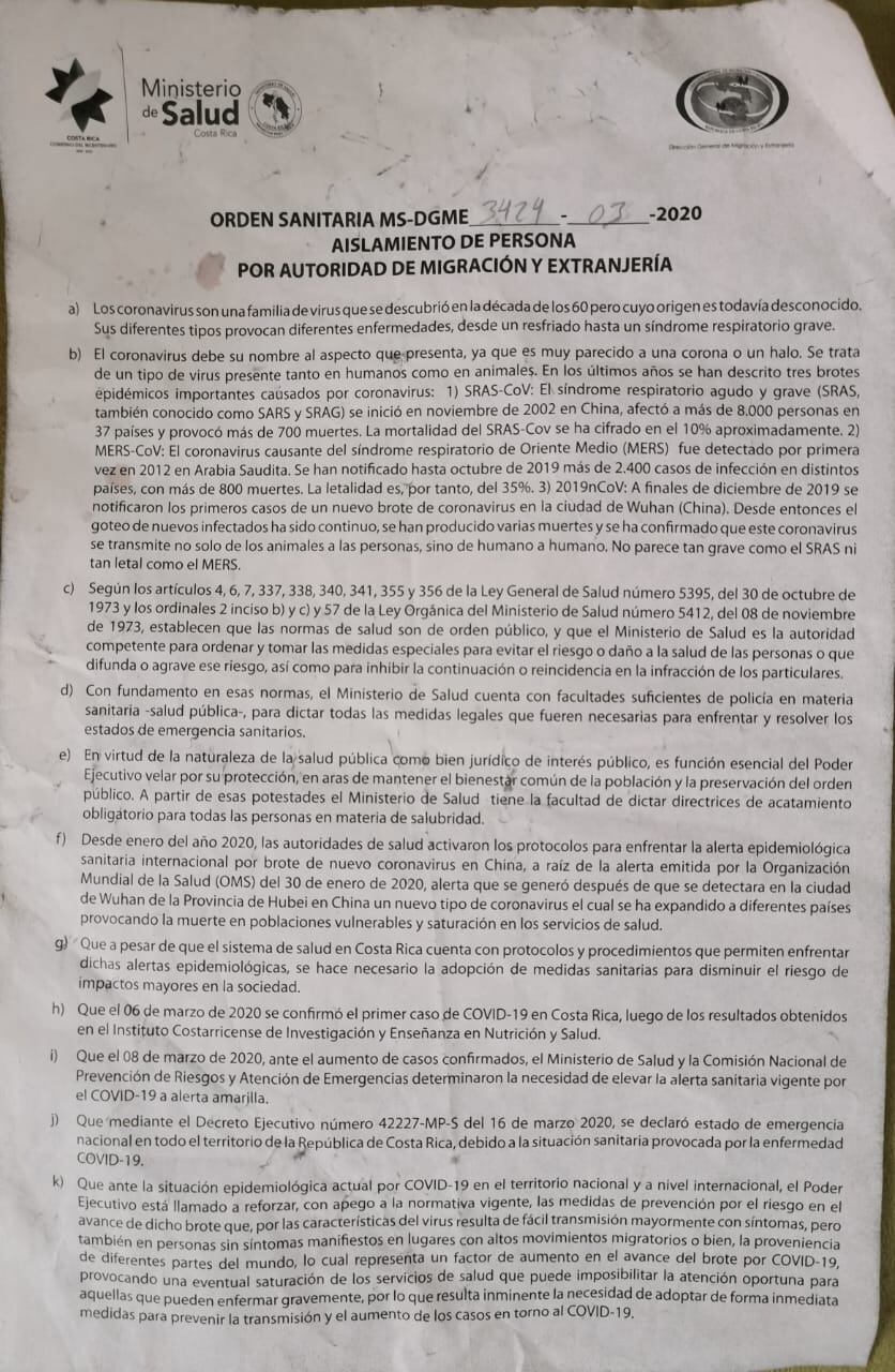 Don José Manuel Granados, de 68 años, profesor de mecánica automotriz pensionado y a quien le dicen de cariño Cholo, es uno de los 67 recuperados de coronavirus. En la foto la orden sanitaria extendida por el Gobierno.