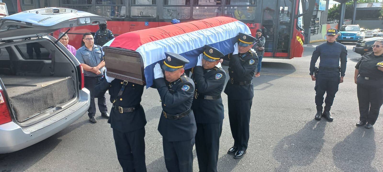 El policía de Fuerza Pública Jairo Ortega Mata, de 42 años, llegó por última vez a la delegación policial de Acosta en la que trabajaba. Foto: MSP