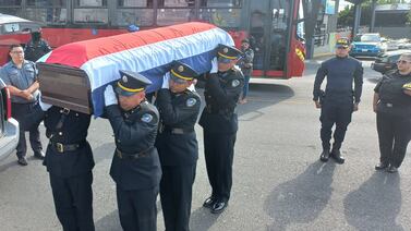 Dolorosa última vez en el trabajo: Llevan a policía que murió cumpliendo con su deber a delegación